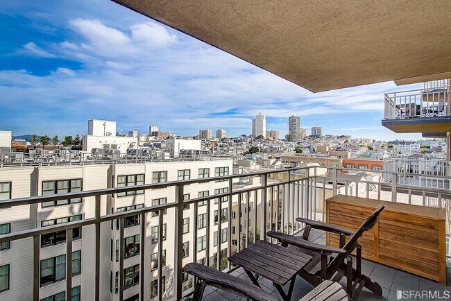 Building Photo - San Francisco Living at Its Finest 1BR/1BA w/ Parking & In-Unit Laundry