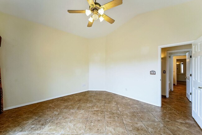Building Photo - Spacious 4BR House in Tucson