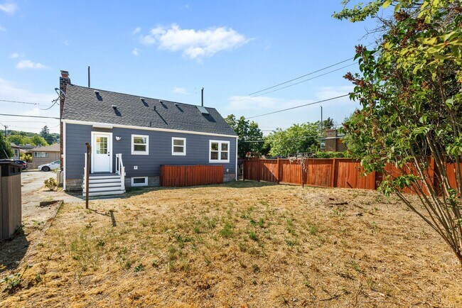 Building Photo - Bright & Spacious Remodeled Home Near Columbia City, Mt. Baker & Lake Washington