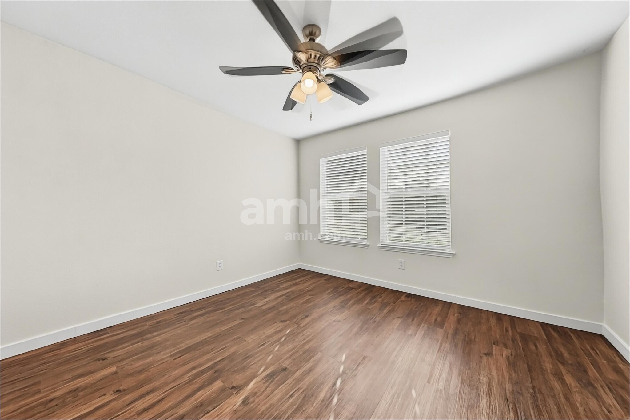 Building Photo - 803 Windflower Dr