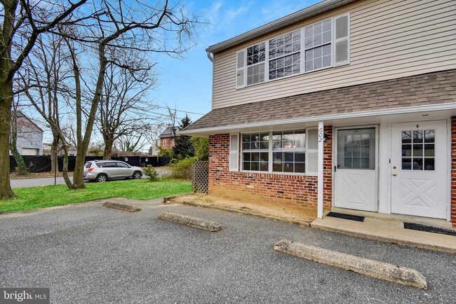 Primary Photo - 602 Country Ln
