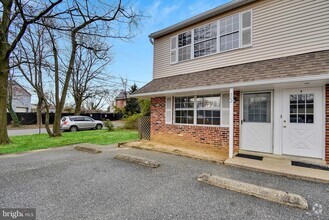Building Photo - 602 Country Ln