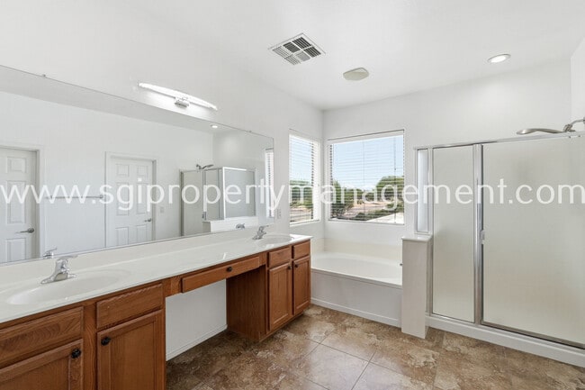 Building Photo - 6827 N 71st Dr