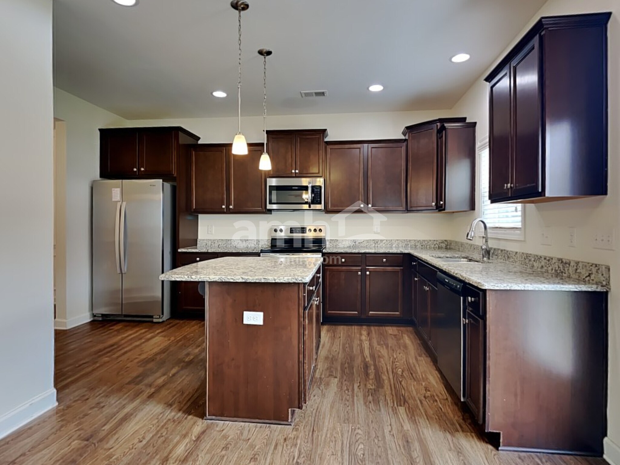 Building Photo - 531 Lateleaf Dr