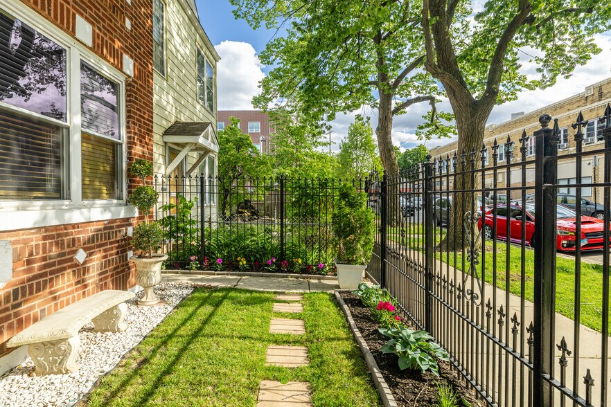 Building Photo - 3033 N Monticello Ave