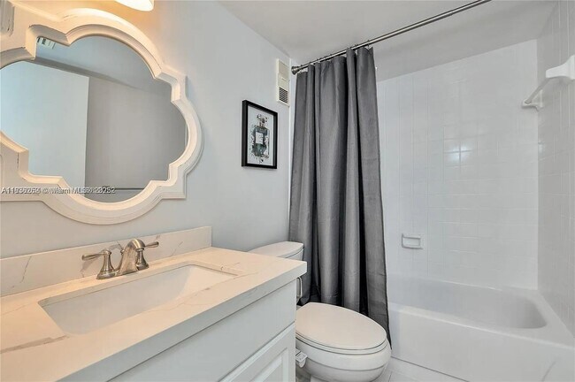 Building Photo - 2205 S Cypress Bend Dr