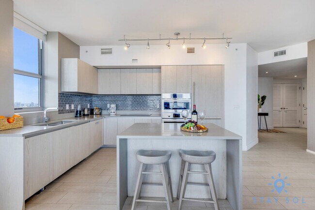 Building Photo - 4112 Jimmy Buffett Mem Hwy