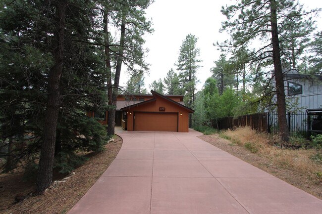 Building Photo - Single-Level 4BR Home | Partially Furnished in University Heights