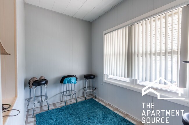 Building Photo - 9056 Lamon Ave