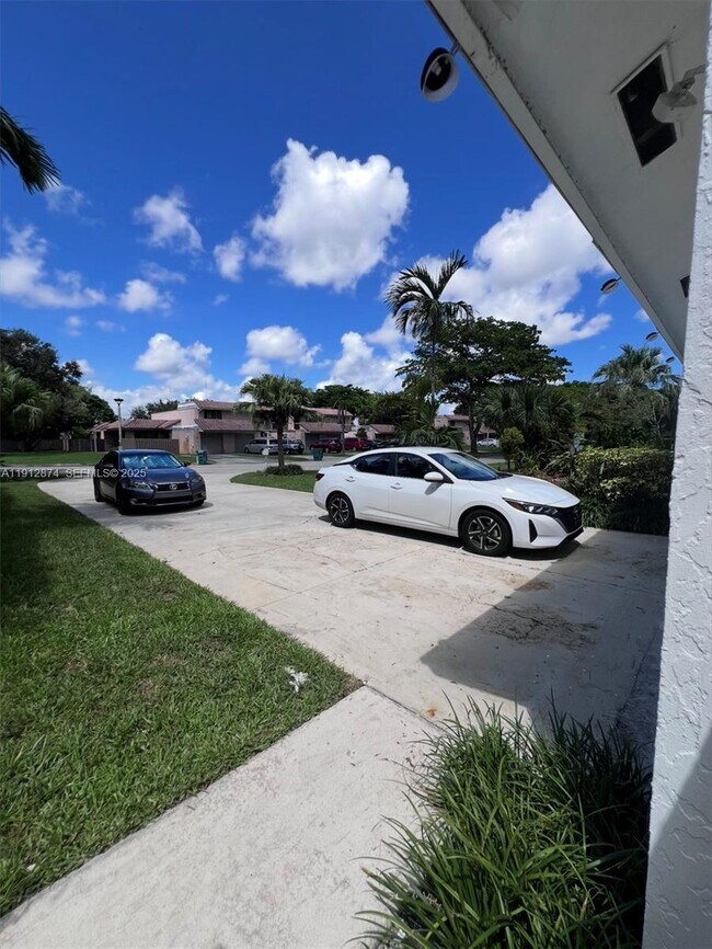 Building Photo - 624 NE 205th Terrace