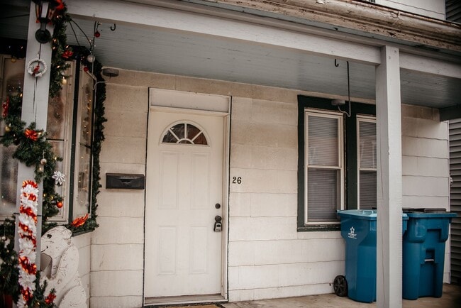 Building Photo - 26 E Main St