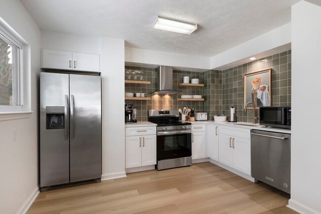 Building Photo - 169 Pompano St