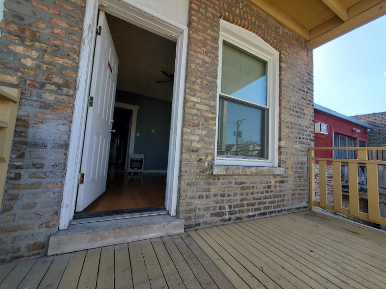 Building Photo - 3418 W Armitage Ave