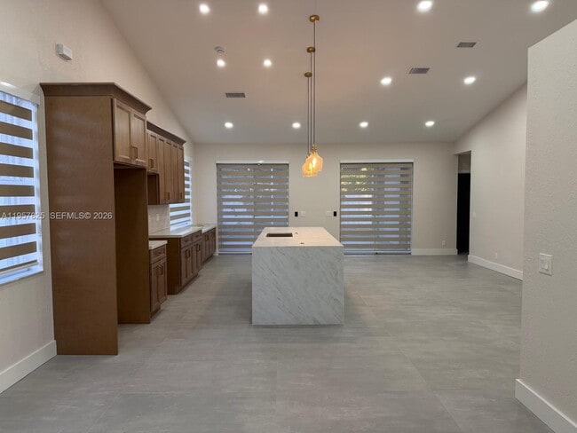 Building Photo - 755 Falling Water Rd