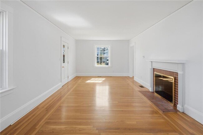 Building Photo - 21 Earlham Way