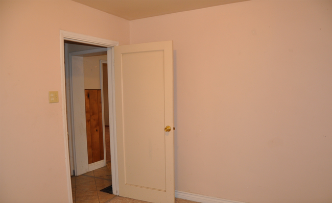 Building Photo - Cute 2 bedroom 1 bath in Lehi!