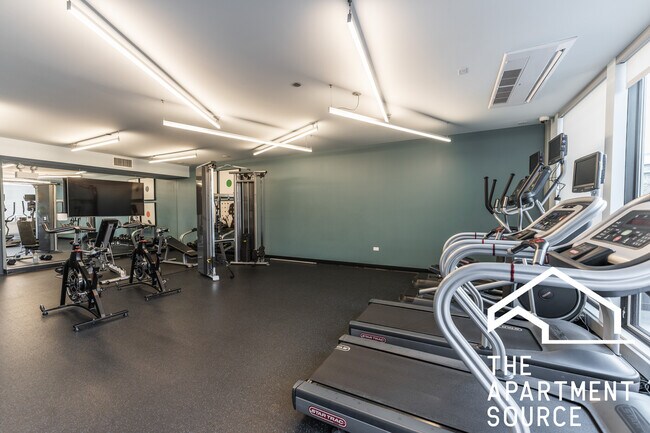 Building Photo - 2340 N California Ave