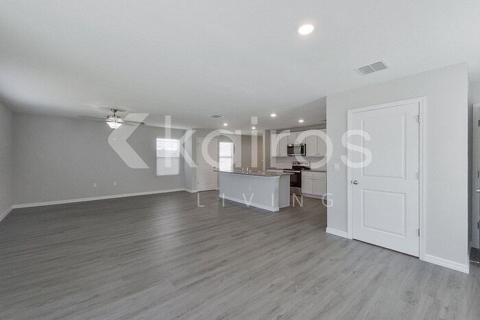 Building Photo - 8642 SW 43rd Ter