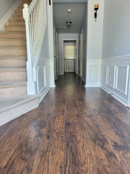 Entrance - 106 Chandler Chase Ct