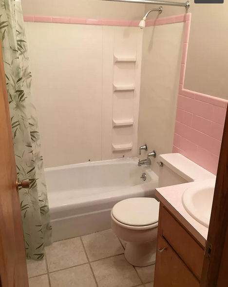 Full Bath - 430 S Prospect St