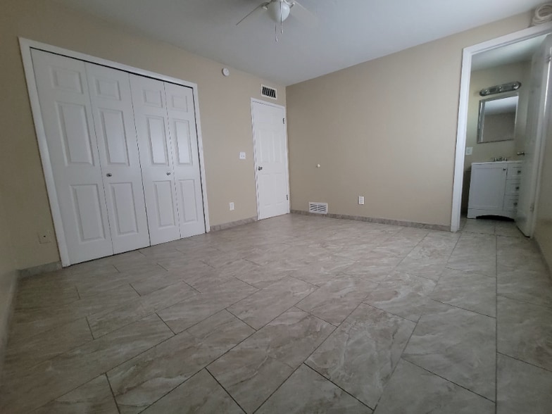 Building Photo - 3947 E Drexel Rd