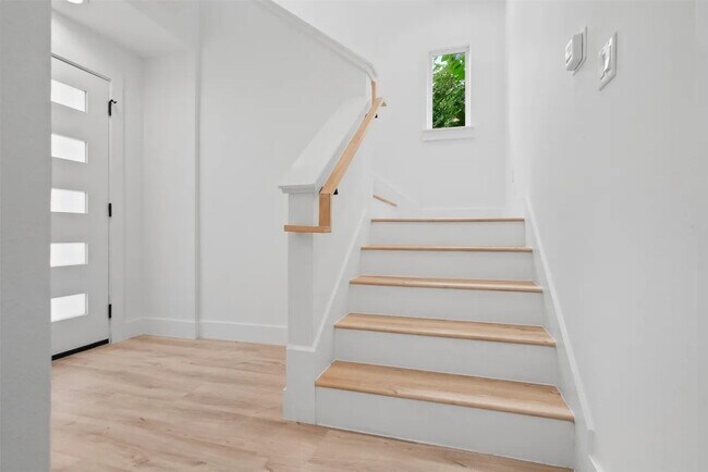 Building Photo - 3405 Hutchins St