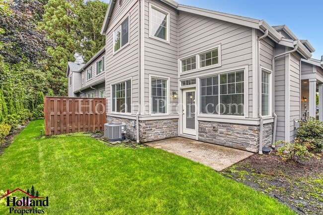 Building Photo - Charming 3-Bedroom Townhome in Prime Hills...