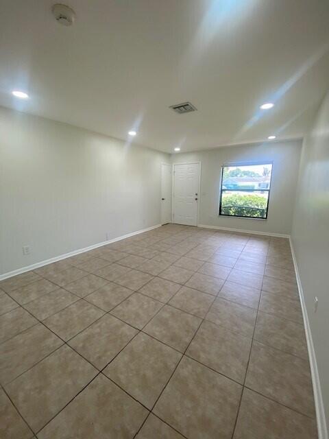 Building Photo - 1100 Cameo Cir