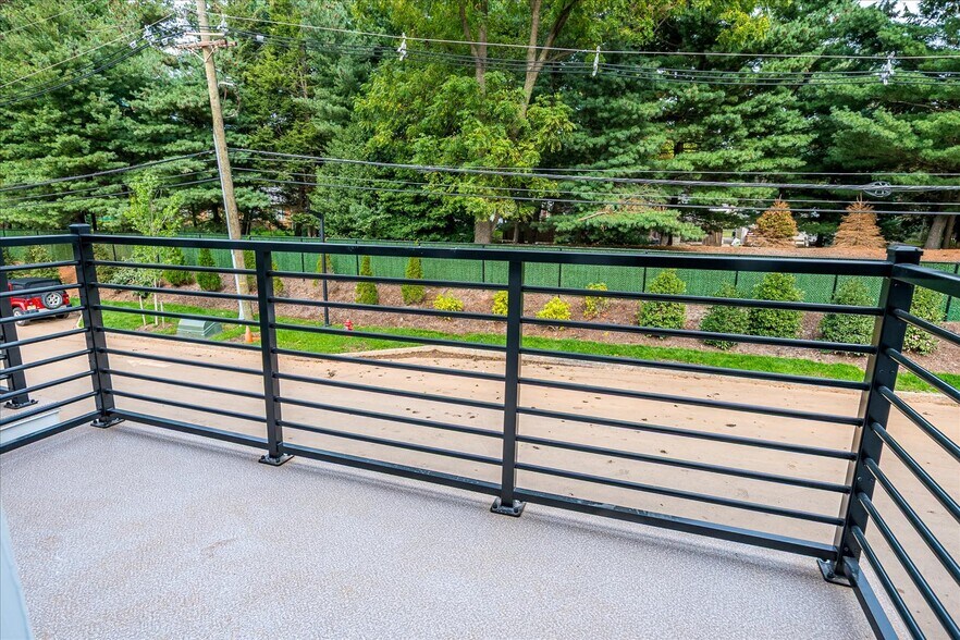 Building Photo - 624 Sadie Cir