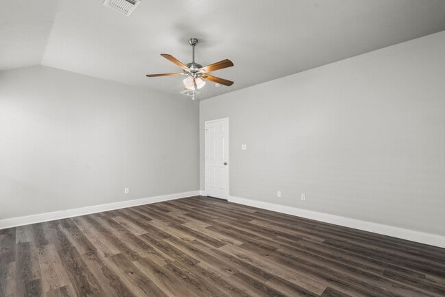 Building Photo - 20231 Avery Point Dr