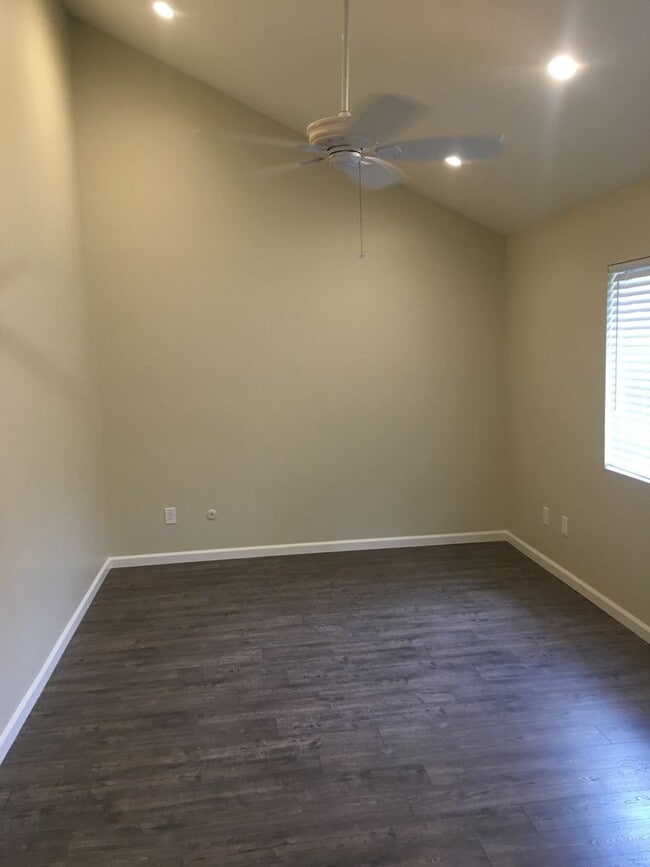 Building Photo - Spacious 4-Bed Townhome in the Heart of Cl...