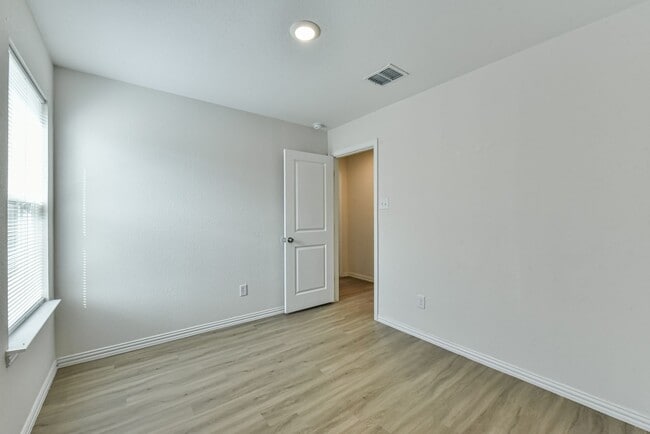 Building Photo - Elevate Your Living Experience, 3BR/2BA Duplex in Killeen!