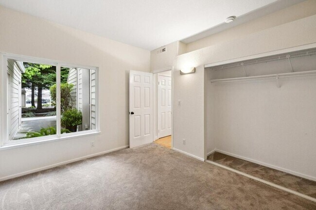Building Photo - Charming 2BR / 2BA Condo with Patio & Garage in Half Moon Bay