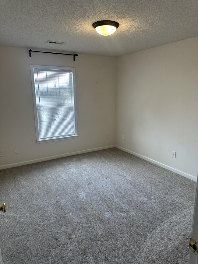 Building Photo - 6112 Hedgecock Cir