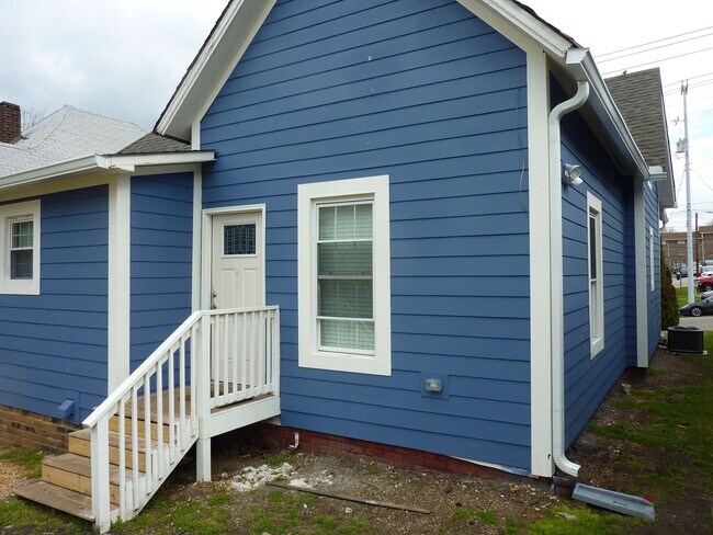Building Photo - 207 16th St