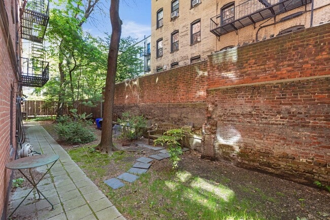 Building Photo - 1015 Washington St