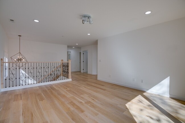 Building Photo - Stunning 5 Bedroom Juanita Bay Home For Rent!