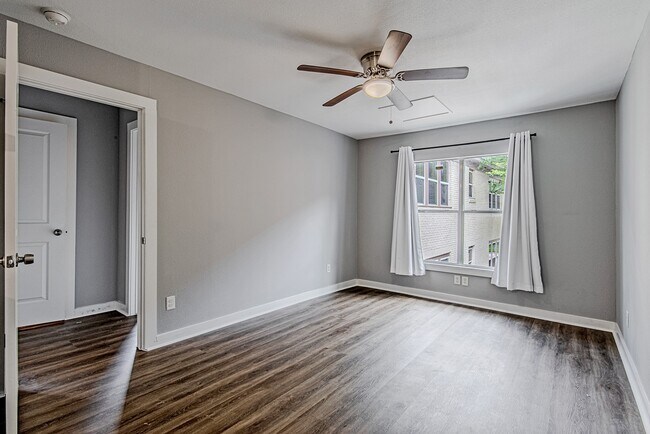 Building Photo - 2422 Truxillo St
