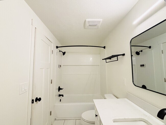 Building Photo - 11299 Woodhill Dr
