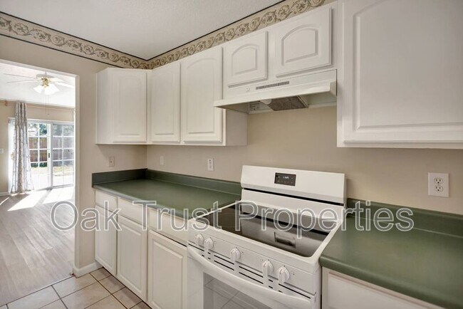 Building Photo - 1366 Pinnacle Ln