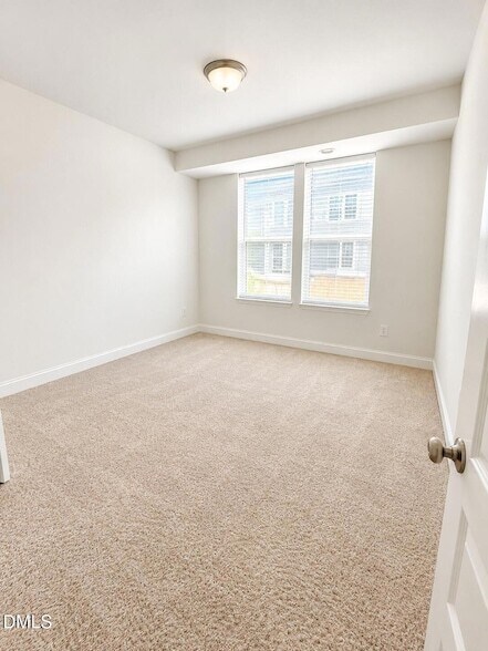 Building Photo - 602 Market Grove Dr