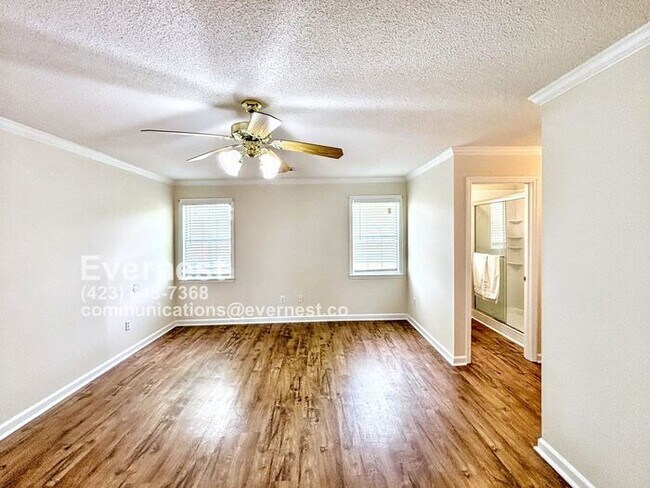 Building Photo - 3-Bedroom, 2-Bath Home with Modern Applian...