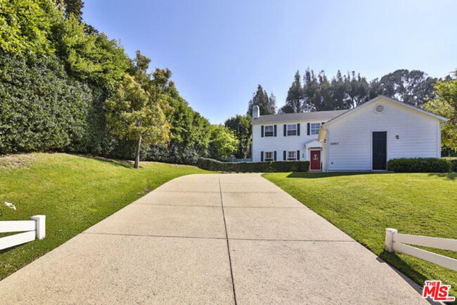 Building Photo - 28910 Hampton Pl