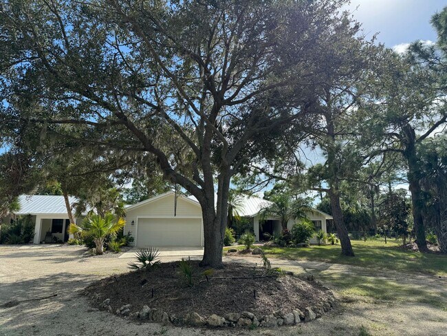 Building Photo - 242 Snyder Dr