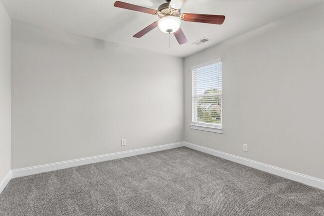 Building Photo - 3BR Home with Bonus Loft & Spa-Inspired Pr...
