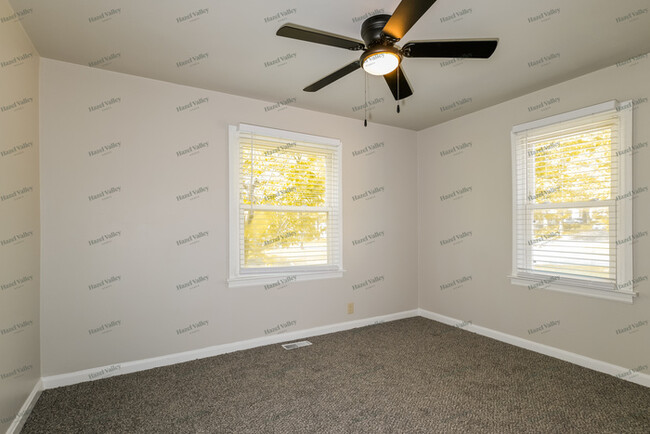 Building Photo - 1143 Roxton Dr
