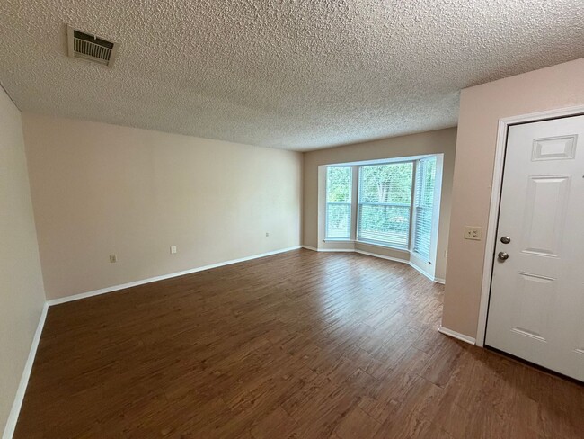 Building Photo - Charming One-Story Ranch on Corner Lot in ...