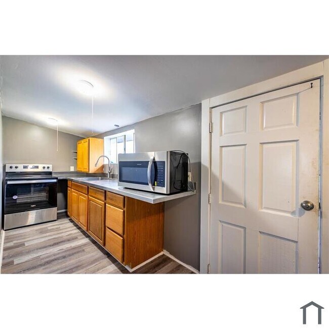 Building Photo - 531 New Berlin Rd