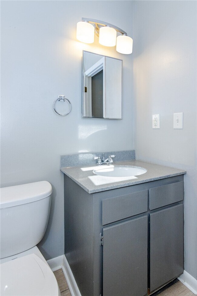 Building Photo - 1208 NE 3rd St