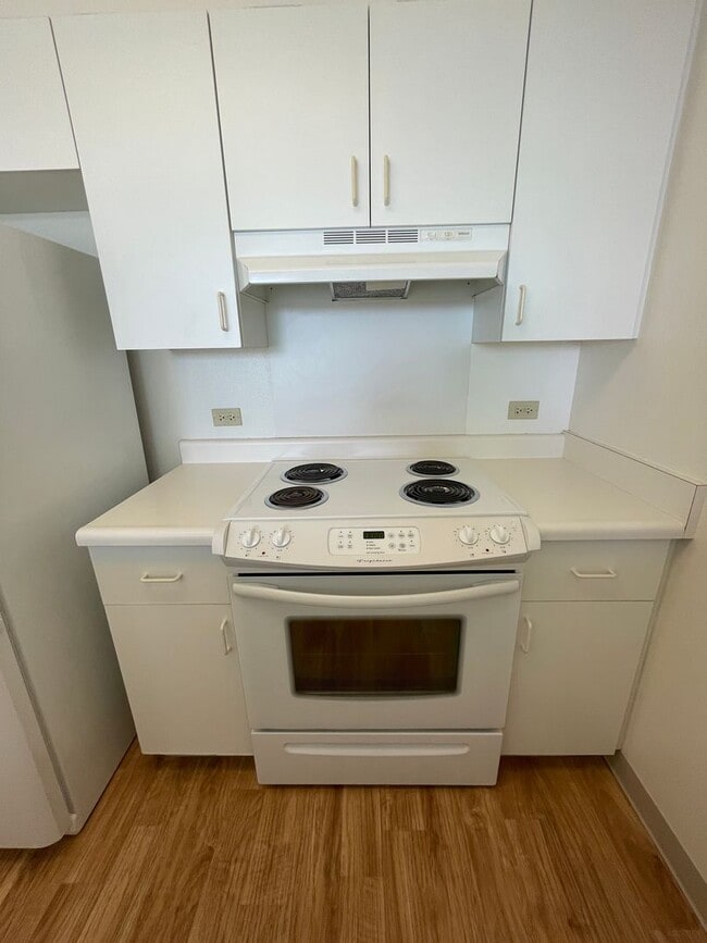 Building Photo - 3009 Ala Makahala Pl